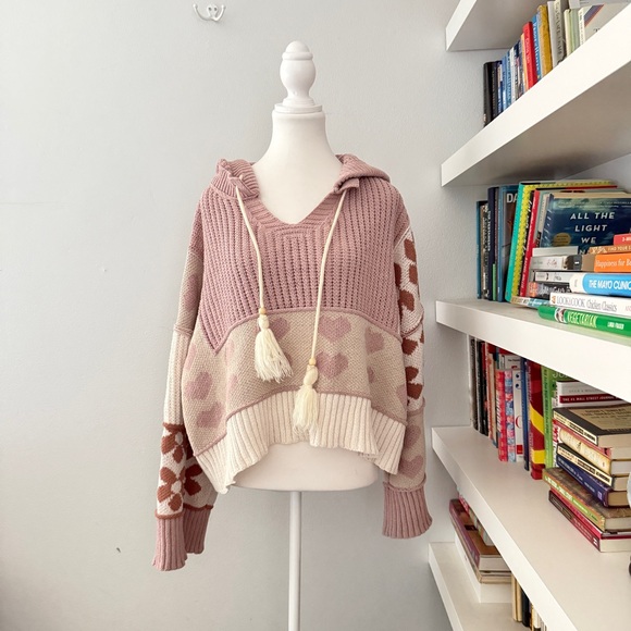 POL Hoodie Sweater Neutral Floral Hearts Cropped Oversized Medium - Picture 1 of 9